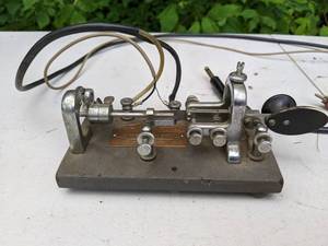 lot 352 image: Vintage Vibroplex Morse Code Keyer