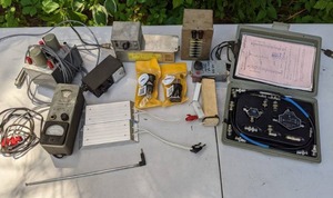 lot 334 image: Hewlett Packard Poer Splitter, Heathkit Grid Dip Meter, & More