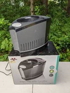 lot 317 image: Vornado Evaporative Vortex Humidifier