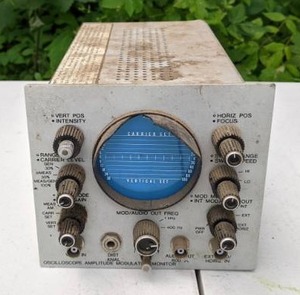 lot 319 image: Vintage Oscilloscope Amplitude Modulation Monitor