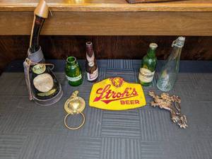lot 289 image: Vintage Glass and Plastic Dcor