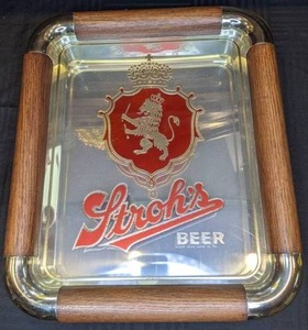 lot 26 image: Vintage Strohs Beer Sign