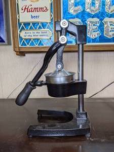 lot 282 image: Manual Citrus Juicer Machine