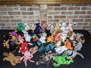 lot 234 image: Ty Beanie Baby Collection (40 Animals) - Includes Princess Diana Bear