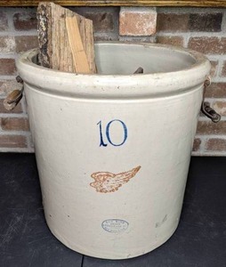 lot 35 image: Vintage Red Wing Union Stoneware Co. 10 Gallon Crock