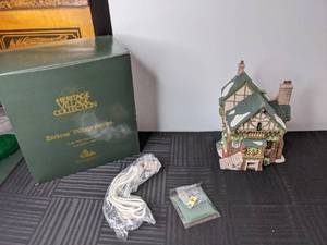 lot 458 image: Dept. 56 Dickens Village Series Pied Bull Inn 1993