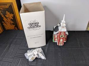 lot 425 image: RETIRED Department 56 Heritage Village Collection Old North Church New England Village Series
