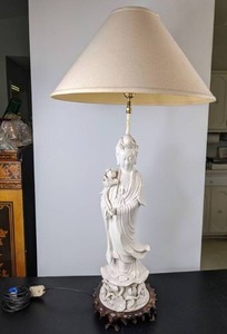 lot 97 image: Chinese Goddess Porcelain Statue Lamp with Shade