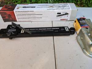 lot 398 image: NEW Husky Dual Brake Pad Friction Sway Control and Quick Lock Trailer Coupler