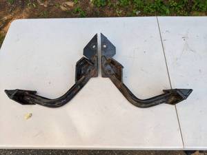 lot 462 image: Roadmaster Inc. Base Plate Kit with Fixed Arms Model 1132-2
