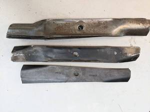 lot 394 image: Multiple Sizes of Lawnmower Blades