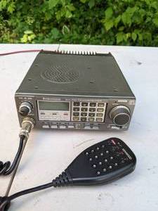 lot 365 image: Vintage Kenwood FM Transceiver TR-7950
