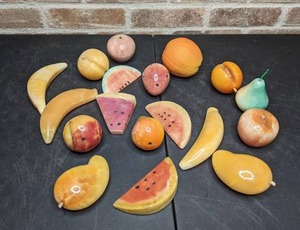 lot 255 image: Collection of 18 Decorative Alabaster Fruit