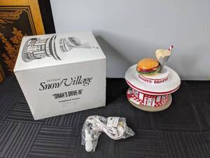lot 466 image: Dept 56. The Snow Village Collection Dinahs Drive in