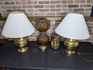 lot 524 image: Vintage Assortment of (4) Table Lamps