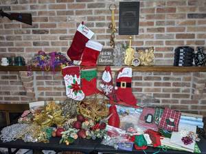 lot 539 image: Assortment of Christmas Decorations