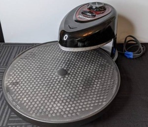 lot 560 image: Presto Pizzazz Plus Rotating Pizza Oven