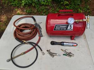 lot 624 image: Tool Shop 5-Gallon Portable Jobsite Air Tank