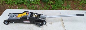 lot 641 image: Black Jack 2.5 Ton Professional Low Profile Service Jack