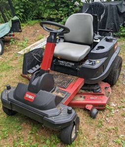 lot 3 image: Toro Timecutter SWX 5050 Riding Lawnmower