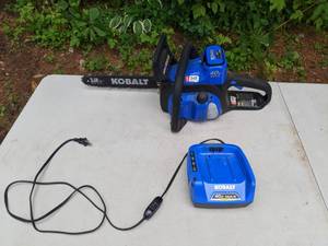 lot 591 image: Kobalt 40V Max 12 Chainsaw