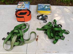 lot 623 image: Collection of Material Handling Straps Coastline Team Strap, Forearm Forklift Lifting Straps and Tie-Down Straps