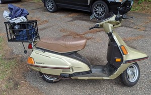lot 13 image: 1983 Yamaha Riva XC180 Motor Scooter