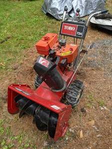 lot 587 image: Toro 724 SnowMaster 24 Snowblower