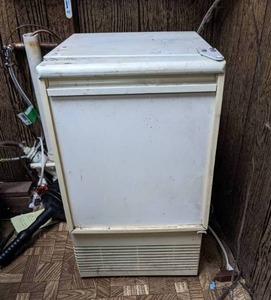 lot 646 image: White Compact U-Line Automatic Ice Maker