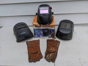 lot 752 image: Hobart Hood- Auto Darkening Welding Helmet, Jackson Welding Helmet, and Welding Gloves