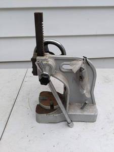 lot 648 image: Klutch 1-Ton Arbor Press