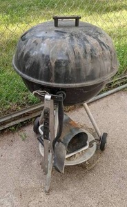 lot 785 image: Charcoal Grill on Wheels with Cover and Utensils