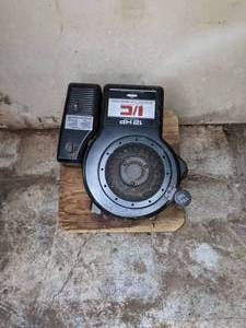 lot 772 image: Briggs & Stratton 12 HP IndustrialCommercial Engine