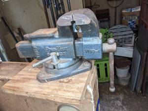 lot 773 image: Vintage Four-Kraft V110-1 Jaw Bench Vise