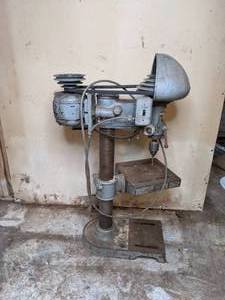 lot 731 image: Vintage Delta Industrial Drill Press