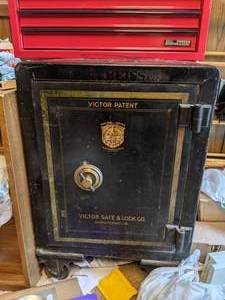 lot 12 image: Antique Victor Safe & Lock Company Safe, Cincinnati, OH
