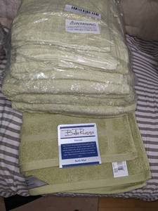 Bella Russo Sage Green Towel Set with Bath Mat