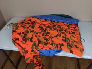 lot 131 image: Medium and Large (3) Mens Hunting and Rain Coats