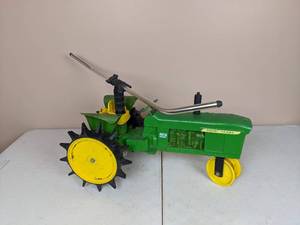 lot 132 image: John Deere 4010 Diesel Tractor Traveling Sprinkler, Green