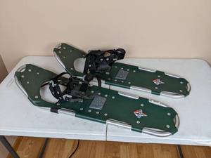 lot 130 image: Redfeather 30-Inch Snowshoes