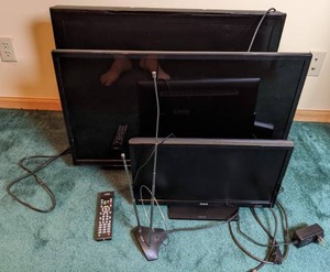 lot 18 image: Lot of 3 TVs RCA 19, Sanyo 32, Dynex 32 plus RC Antenna