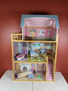 lot 119 image: Kid Kraft 3-Story Doll House