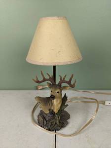 lot 128 image: Deer Head Table Lamp with Shade