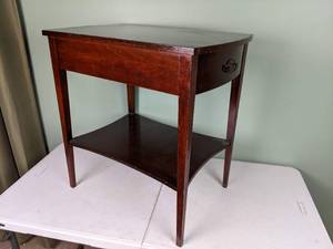 lot 126 image: Charming 1-Drawer Wood End Table
