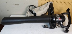 lot 39 image: Toro Super Blower Vac Corded with Bag