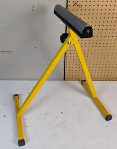 lot 32 image: Material Handling Roller Stand