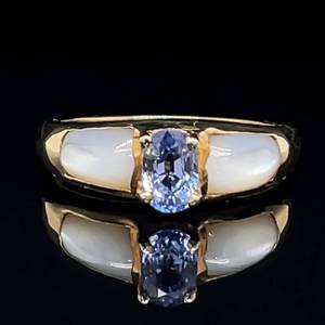 lot 101 image: Unique Style Retro-Mod Tanzanite & White Shell Cabochon Ring in 14k Yellow Gold Estate