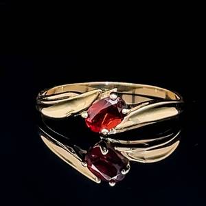 lot 106 image: Vibrant Color Oval Garnet Birthstone Solitaire Bypass Estate Ring in 14k Yellow Gold