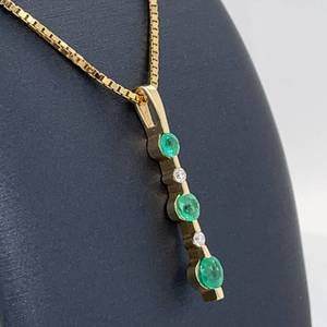 lot 36 image: Elegant Emerald & Diamond Linear Journey Pendant Box Chain Necklace in 14k Yellow Gold