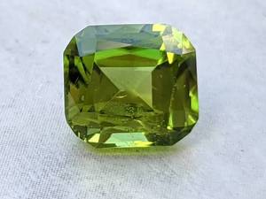 lot 25B image: Gorgeous 4.85 Carat Electric Green Natural Peridot Gemstone